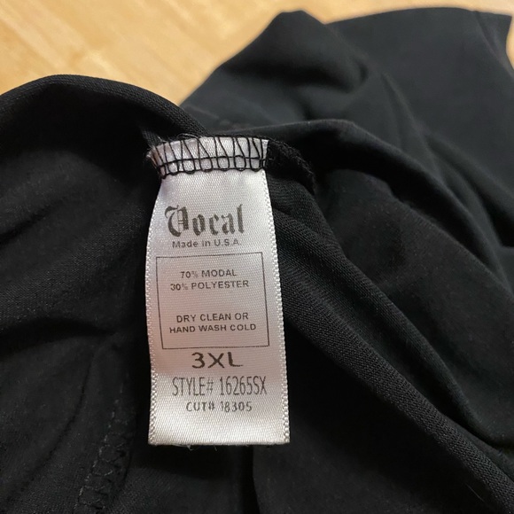 Ladies plus size top. Size 3X. Very flattering. See measurements in pictures. - Picture 4 of 6